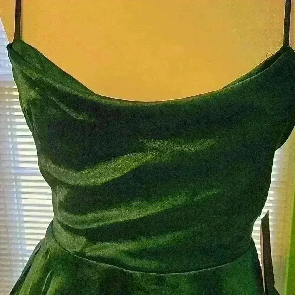 🌺 HOST PICK 🌺 Elegant Green Satin Mini Dress | NWT - Picture 5 of 6